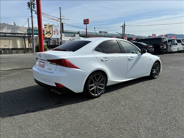 TOYOTA LEXUS IS200t 2017