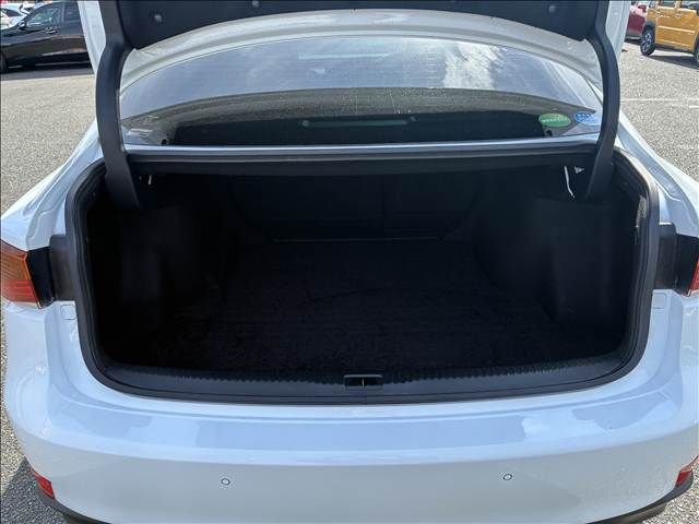 TOYOTA LEXUS IS200t 2017