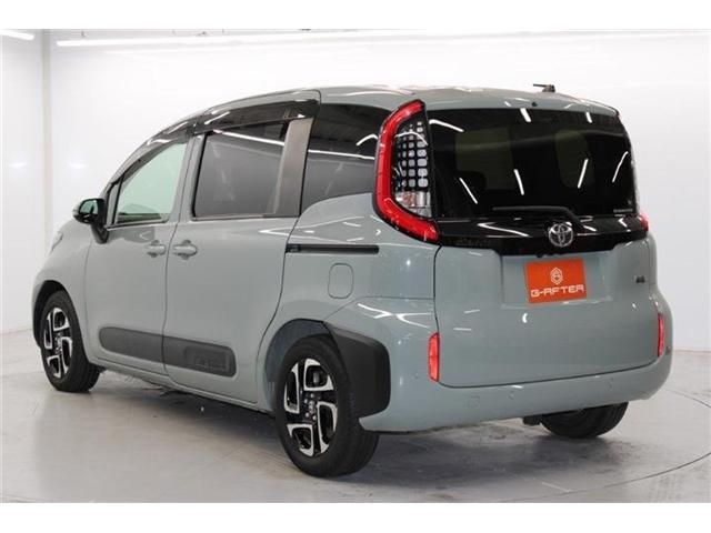 TOYOTA SIENTA HYBRID 2022