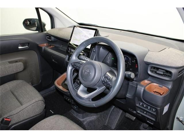 TOYOTA SIENTA HYBRID 2022