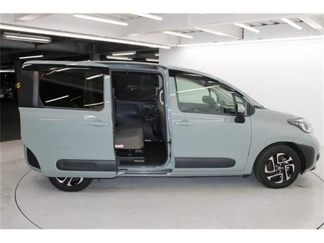 TOYOTA SIENTA HYBRID 2022