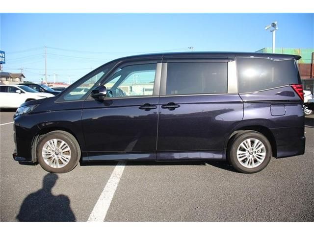 TOYOTA NOAH 2022