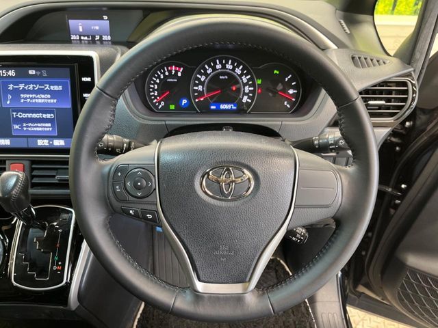 TOYOTA VOXY 2019
