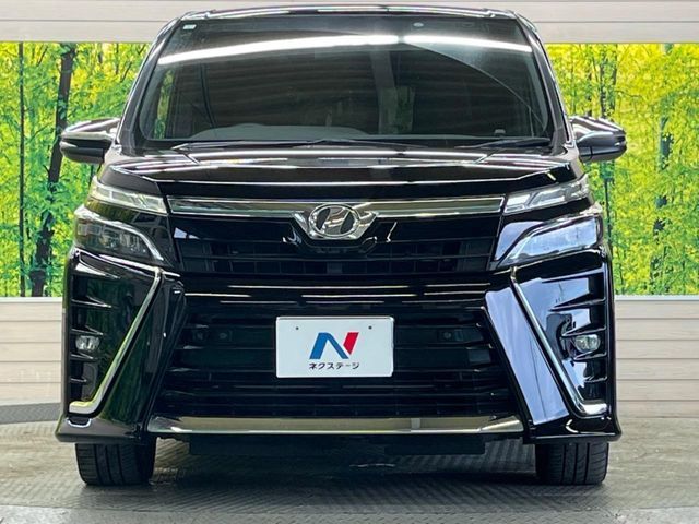 TOYOTA VOXY 2019