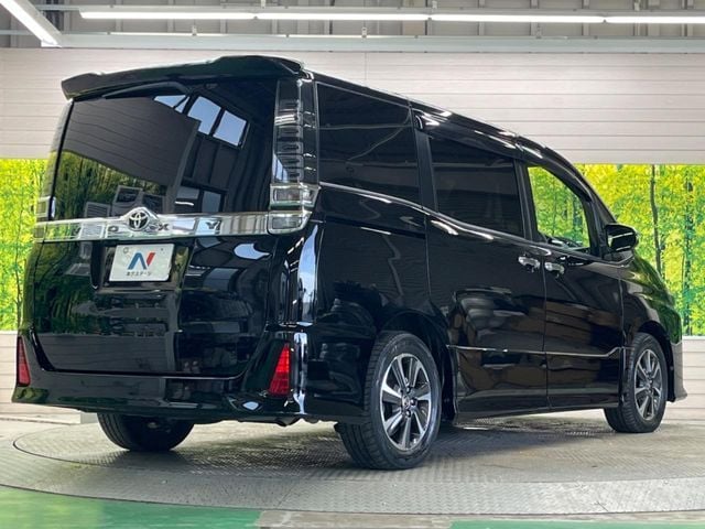 TOYOTA VOXY 2019