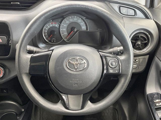 TOYOTA VITZ 2016
