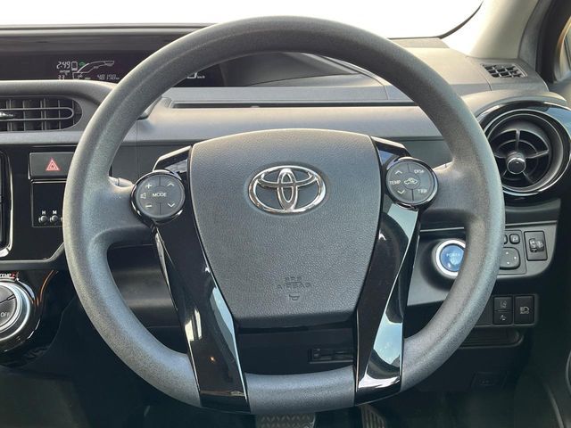 TOYOTA AQUA 2016