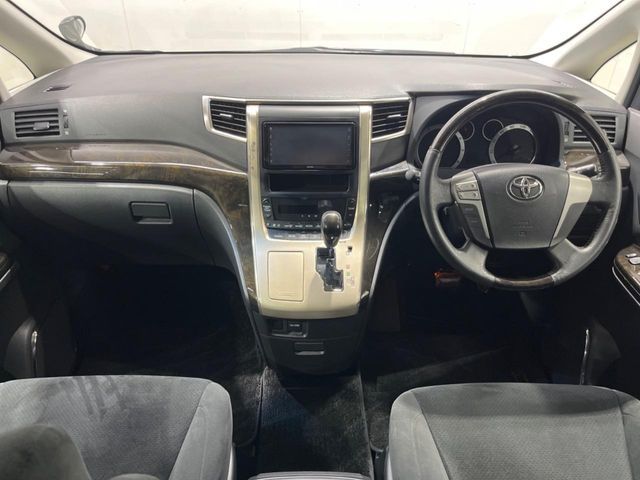 TOYOTA VELLFIRE 2010