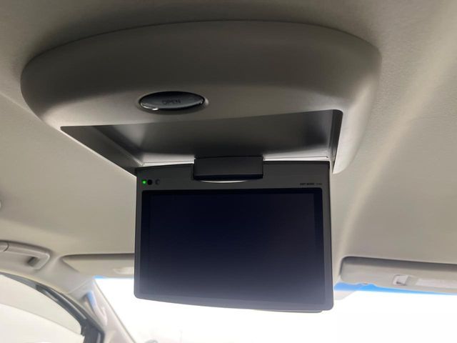 TOYOTA VELLFIRE 2010