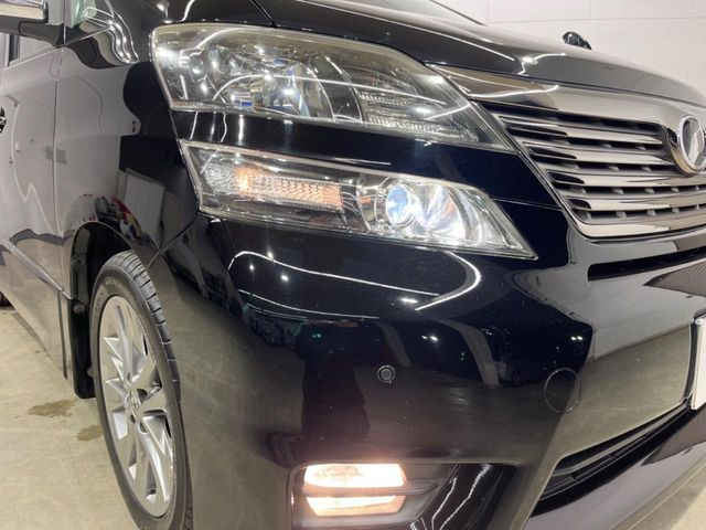 TOYOTA VELLFIRE 2010