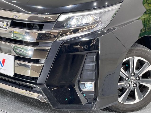 TOYOTA NOAH 2018