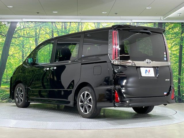 TOYOTA NOAH 2018