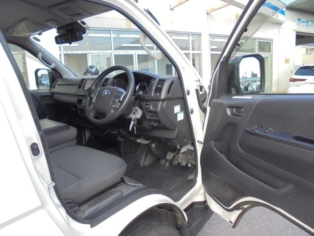 TOYOTA HIACE van 4WD 2020