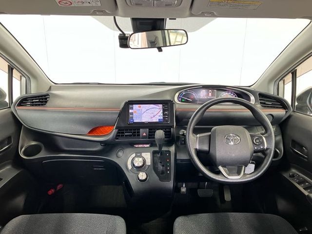 TOYOTA SIENTA HYBRID 2017