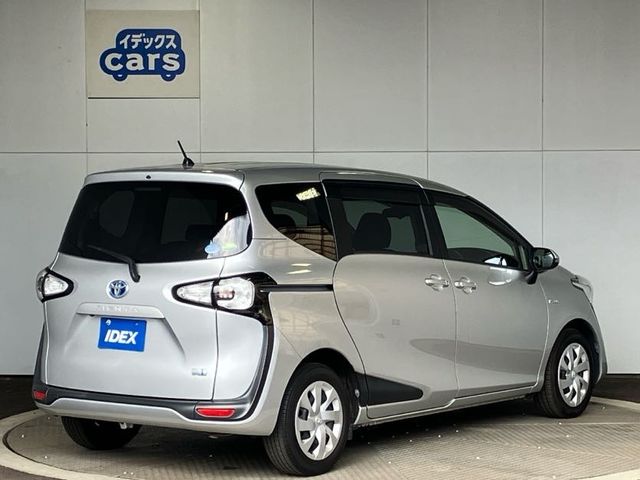 TOYOTA SIENTA HYBRID 2017