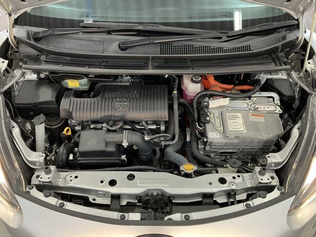 TOYOTA SIENTA HYBRID 2017