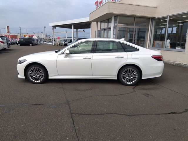 TOYOTA CROWN sedan hybrid 4WD 2020
