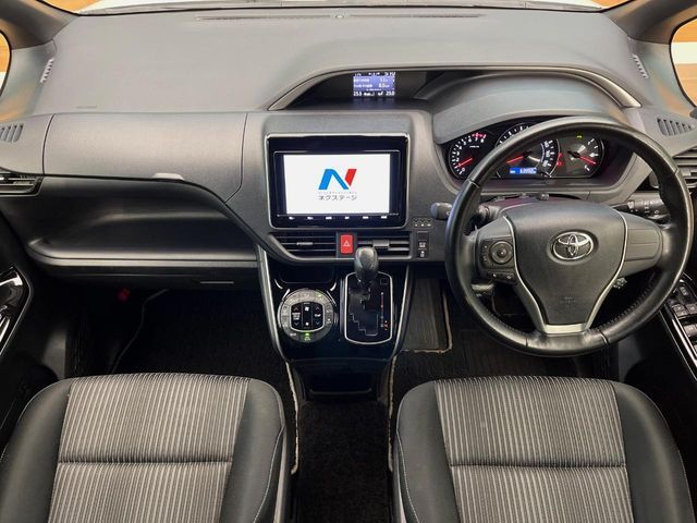 TOYOTA VOXY 4WD 2019