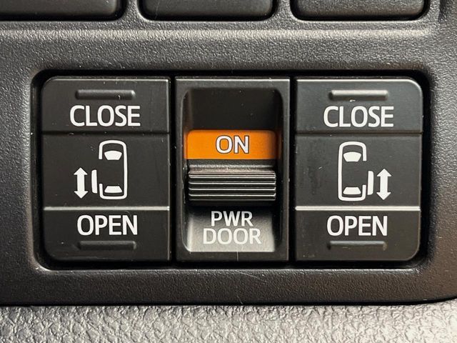 TOYOTA VOXY 4WD 2019