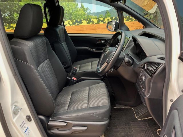 TOYOTA VOXY 4WD 2019