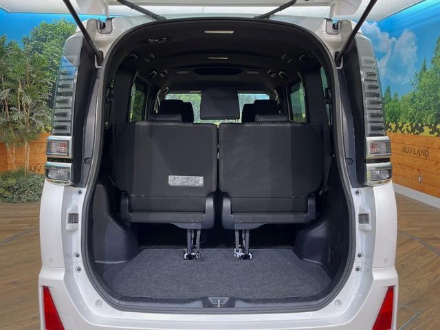 TOYOTA VOXY 4WD 2019