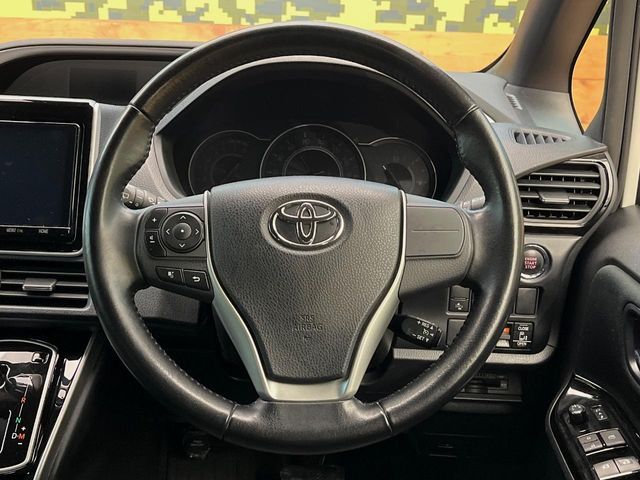 TOYOTA VOXY 4WD 2019
