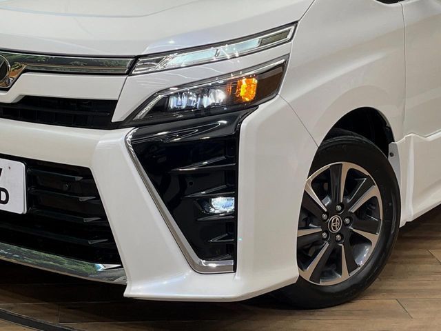 TOYOTA VOXY 4WD 2019