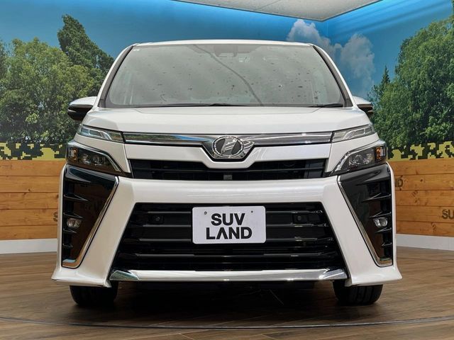 TOYOTA VOXY 4WD 2019