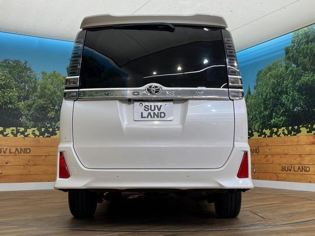 TOYOTA VOXY 4WD 2019