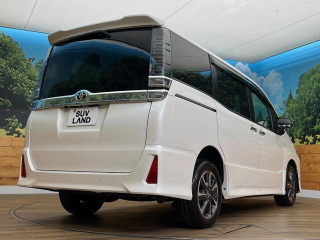 TOYOTA VOXY 4WD 2019