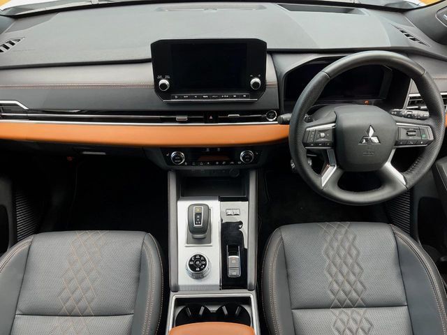 MITSUBISHI OUTLANDER PHEV 2024