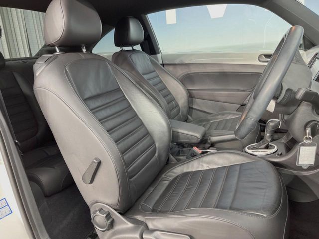 VOLKSWAGEN VOLKSWAGEN The BEETLE 2013