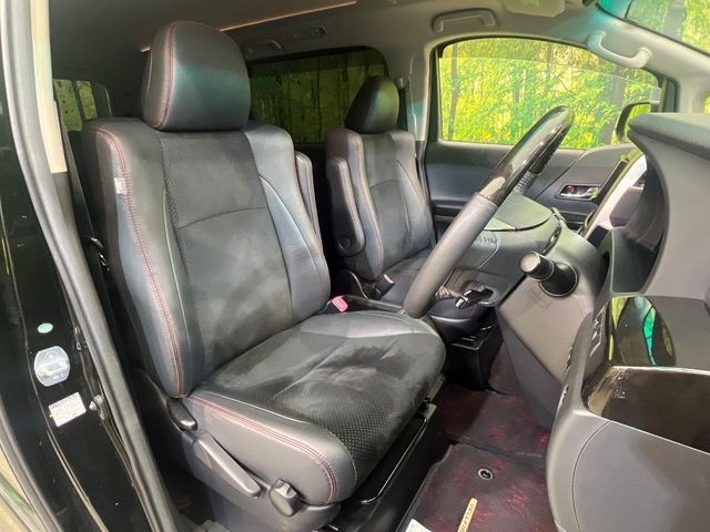 TOYOTA VELLFIRE 2012