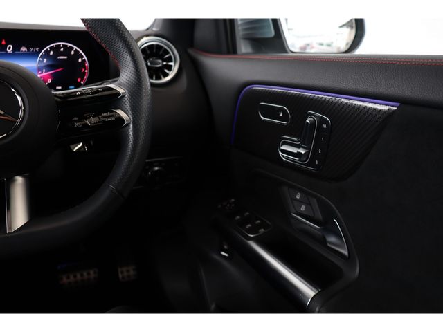 MERCEDES BENZ MERCEDES BENZ GLA class 2024