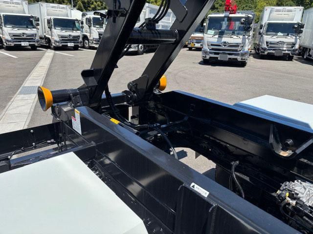 MITSUBISHI FUSOU FIGHTER 2025