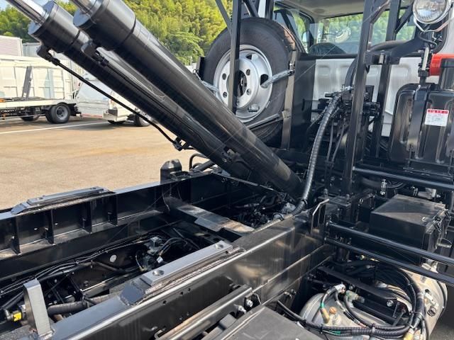 MITSUBISHI FUSOU FIGHTER 2025