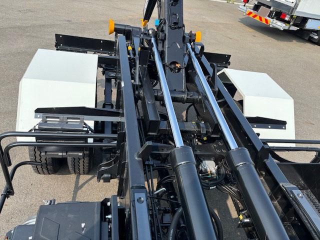 MITSUBISHI FUSOU FIGHTER 2025