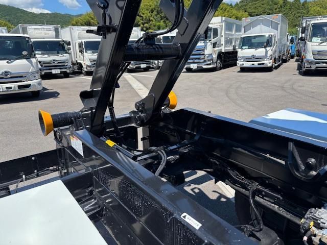 MITSUBISHI FUSOU FIGHTER 2025