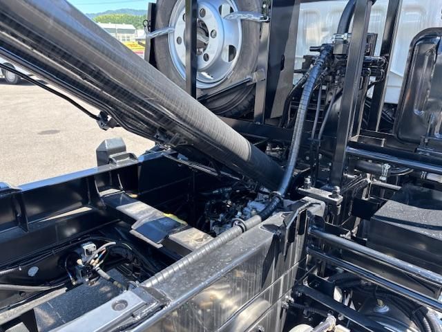 MITSUBISHI FUSOU FIGHTER 2025