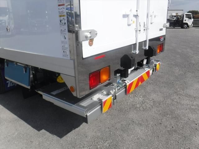 MITSUBISHI FUSOU FIGHTER 2025