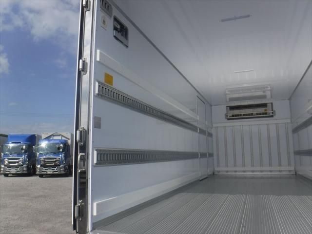 MITSUBISHI FUSOU FIGHTER 2025