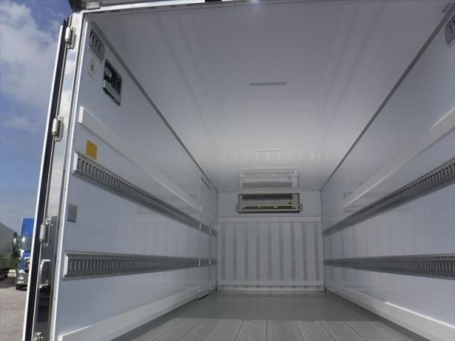 MITSUBISHI FUSOU FIGHTER 2025