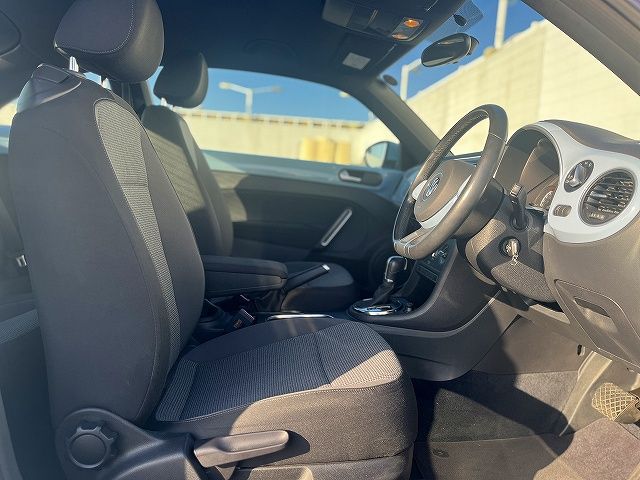 VOLKSWAGEN VOLKSWAGEN The BEETLE 2012