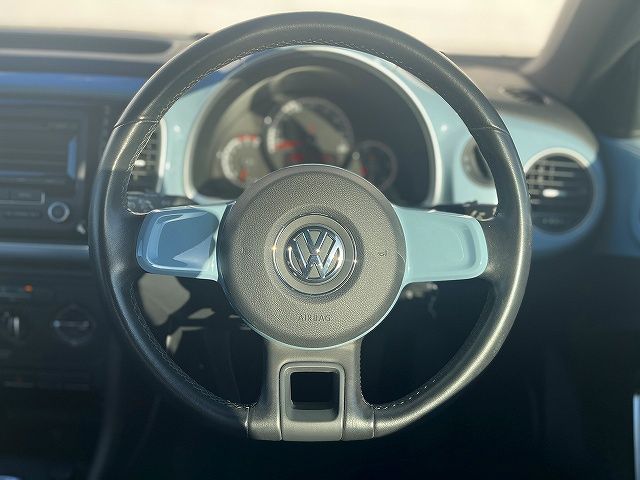 VOLKSWAGEN VOLKSWAGEN The BEETLE 2012