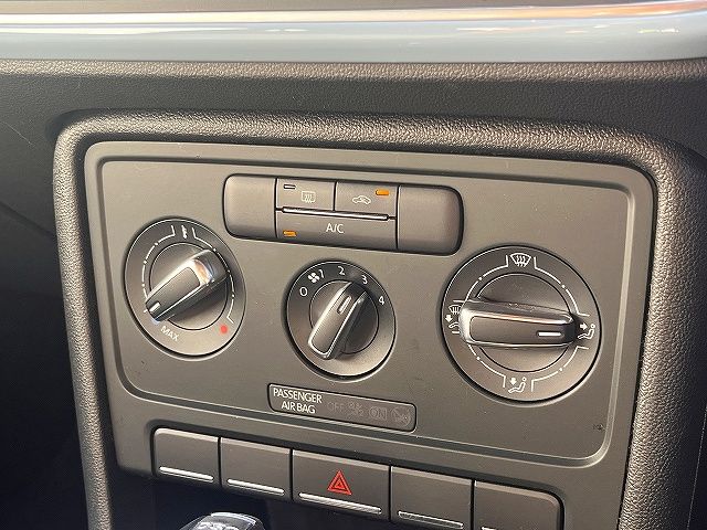 VOLKSWAGEN VOLKSWAGEN The BEETLE 2012