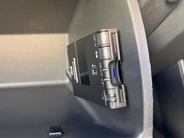 VOLKSWAGEN VOLKSWAGEN The BEETLE 2012