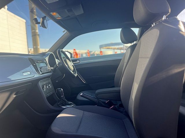 VOLKSWAGEN VOLKSWAGEN The BEETLE 2012