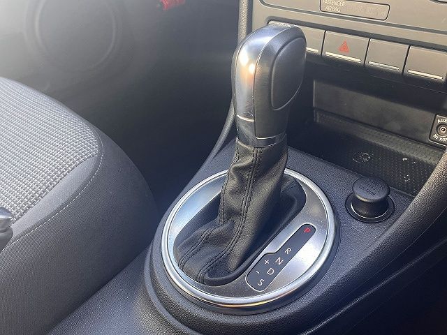 VOLKSWAGEN VOLKSWAGEN The BEETLE 2012