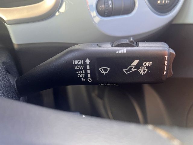 VOLKSWAGEN VOLKSWAGEN The BEETLE 2012