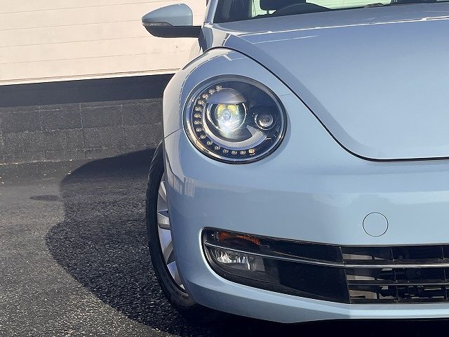 VOLKSWAGEN VOLKSWAGEN The BEETLE 2012